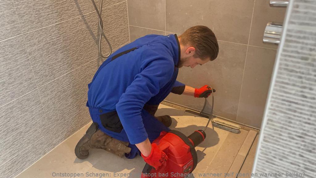 Expert verstopt bad Schagen: wanneer zelf doen en wanneer bellen?